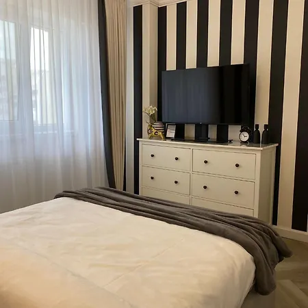 Apartment Luxury Black & White *