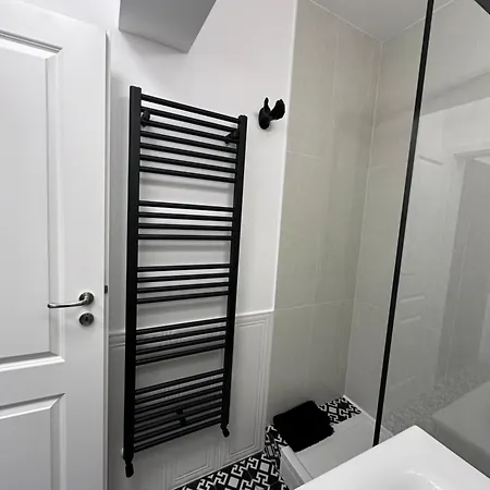 Luxury Black & White Apartment