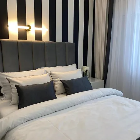 Luxury Black & White Apartment Alba Iulia