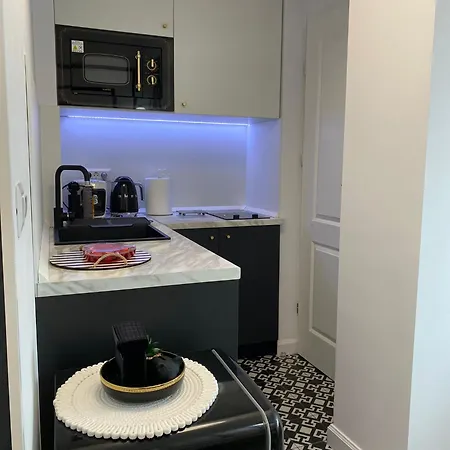 Luxury Black & White Apartment