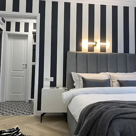 Apartment Luxury Black & White *