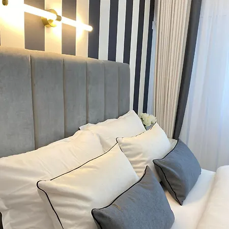 Apartment Luxury Black & White Alba Iulia