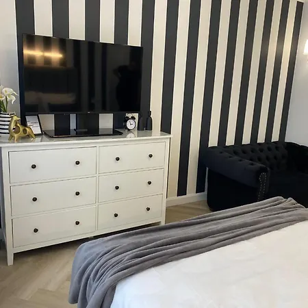 Apartment Luxury Black & White Alba Iulia