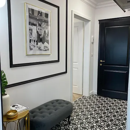 Luxury Black & White Apartment